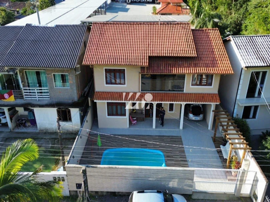 Casa em Aririú, Palhoça. 5 quartos, 198m². Imagem 1 de 13