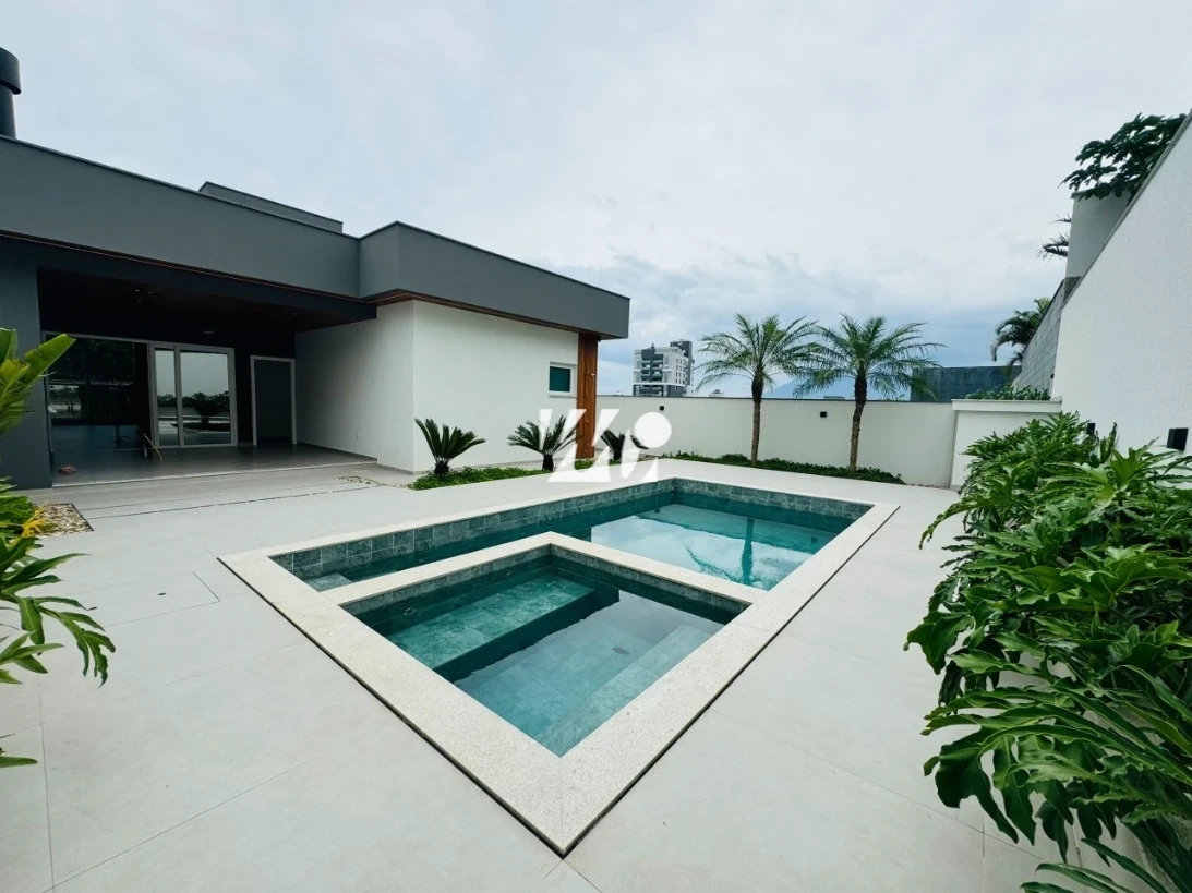 Casa em Pedra Branca, Palhoça. 3 quartos, 240m². Imagem 2 de 19