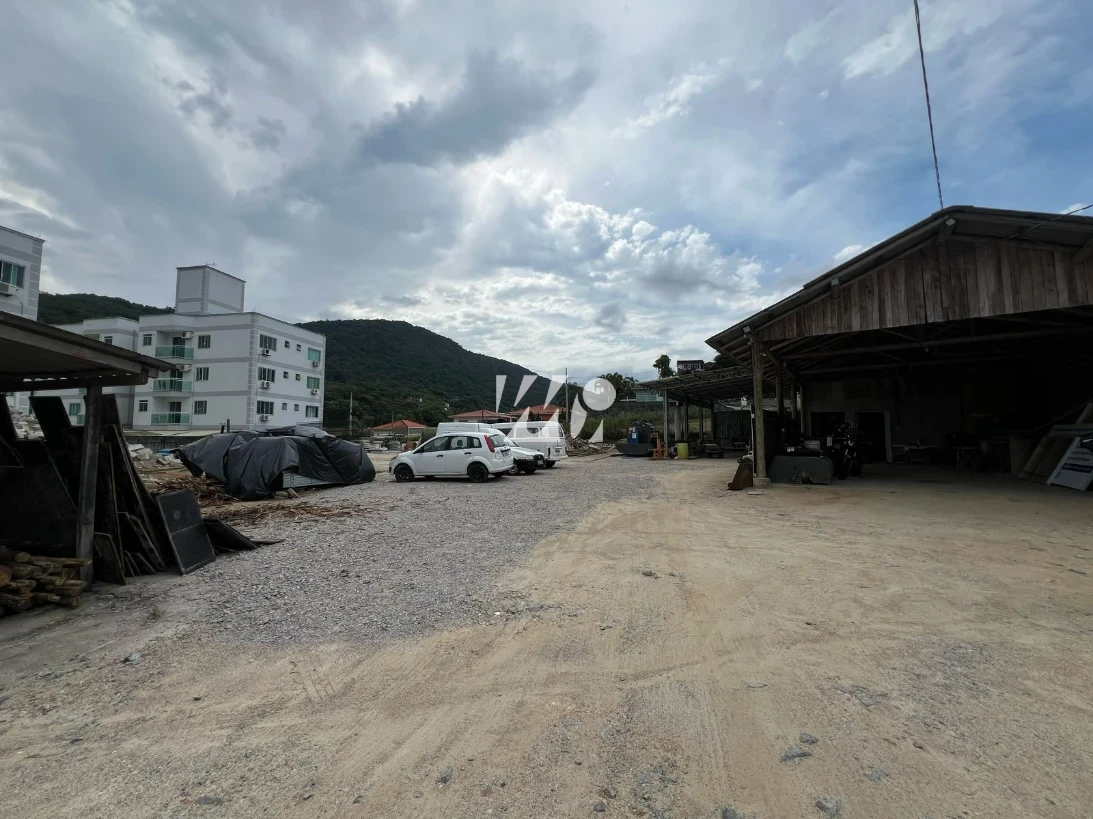 Galpão/Depósito em São Sebastião, Palhoça. 0 quartos, 419m². Imagem 2 de 14