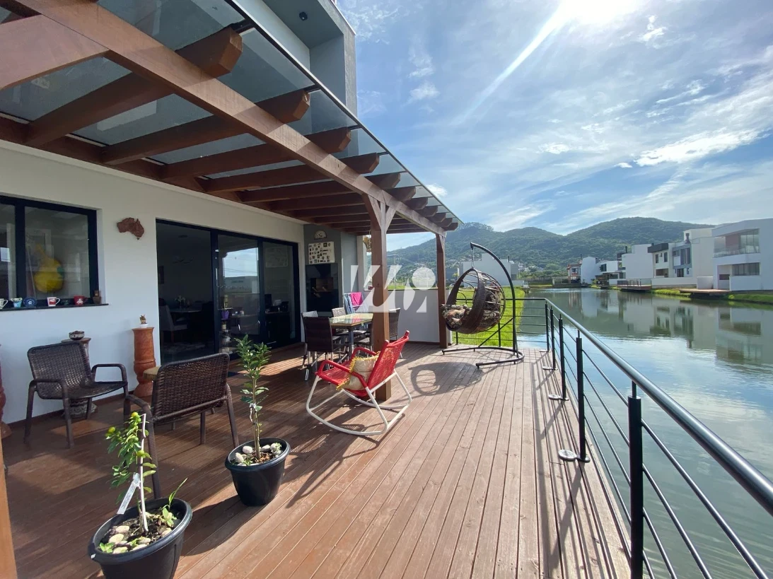 Casa em Beira Rio, Biguaçu. 3 quartos, 197m². Imagem 3 de 18