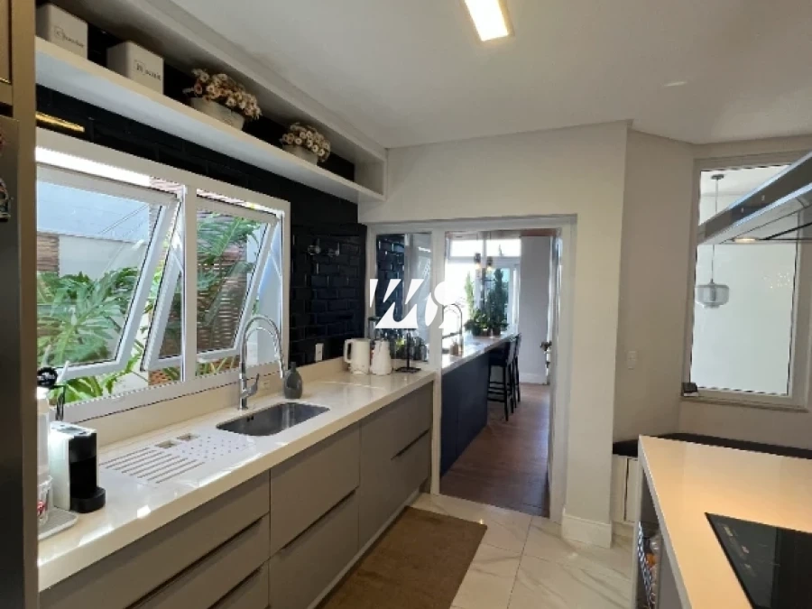 Casa em Pedra Branca, Palhoça. 3 quartos, 341m². Imagem 2 de 25