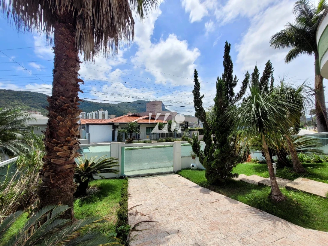 Casa em Pedra Branca, Palhoça. 3 quartos, 239m². Imagem 1 de 25