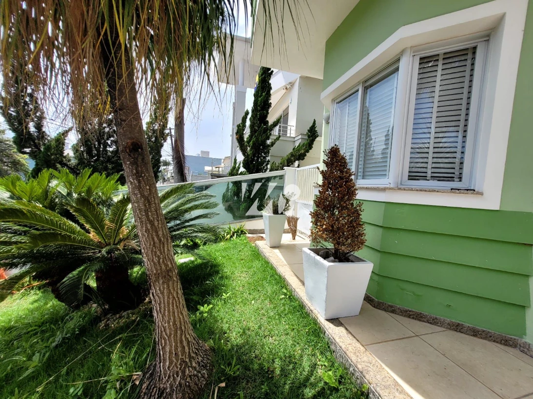 Casa em Pedra Branca, Palhoça. 3 quartos, 239m². Imagem 2 de 25