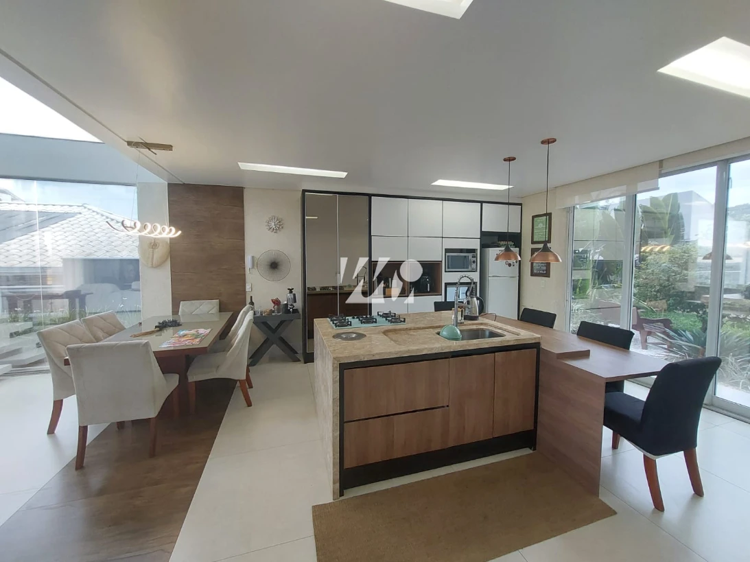 Casa em Pedra Branca, Palhoça. 4 quartos, 330m². Imagem 2 de 9