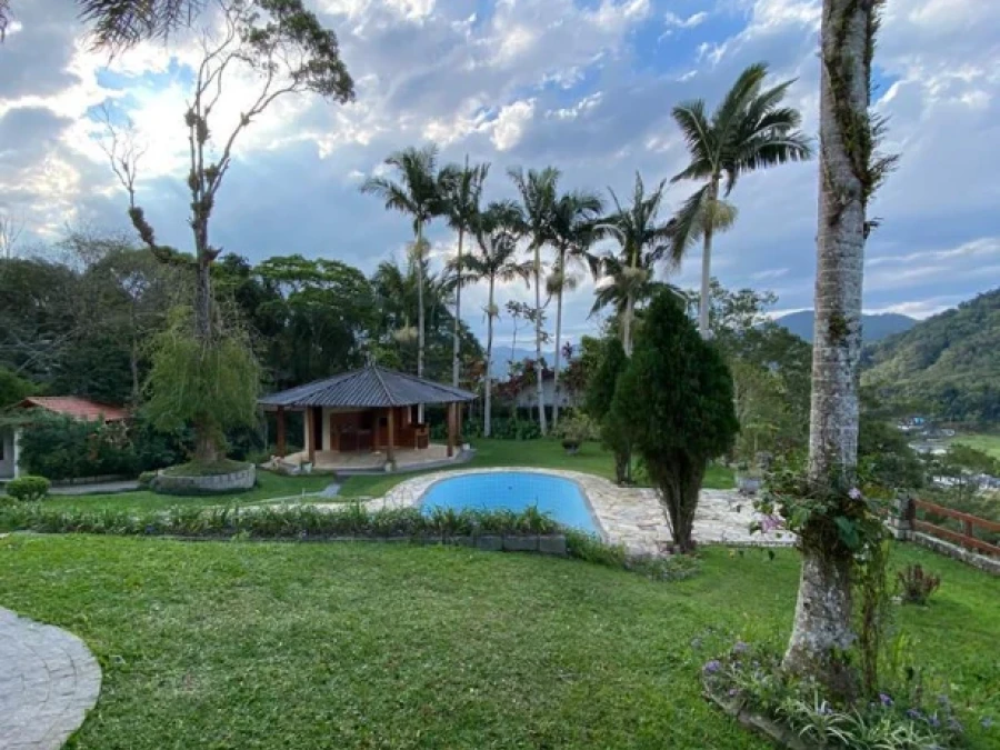 Chácara em Varginha, Santo Amaro da Imperatriz. 3 quartos, 204m². Imagem 2 de 21