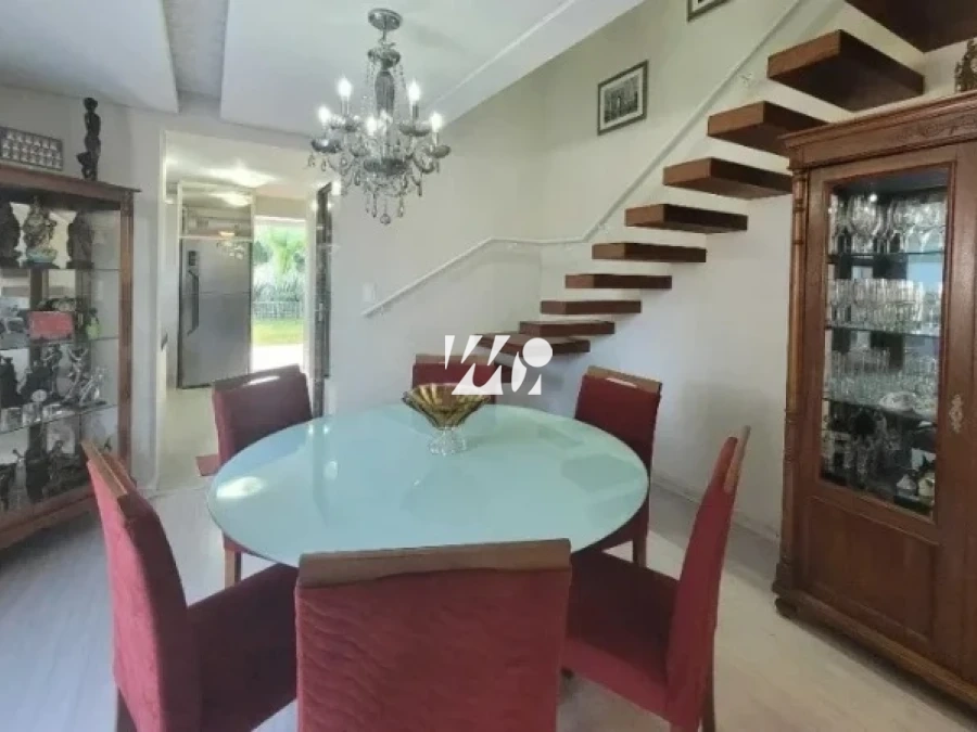 Casa em Pedra Branca, Palhoça. 4 quartos, 309m². Imagem 2 de 13