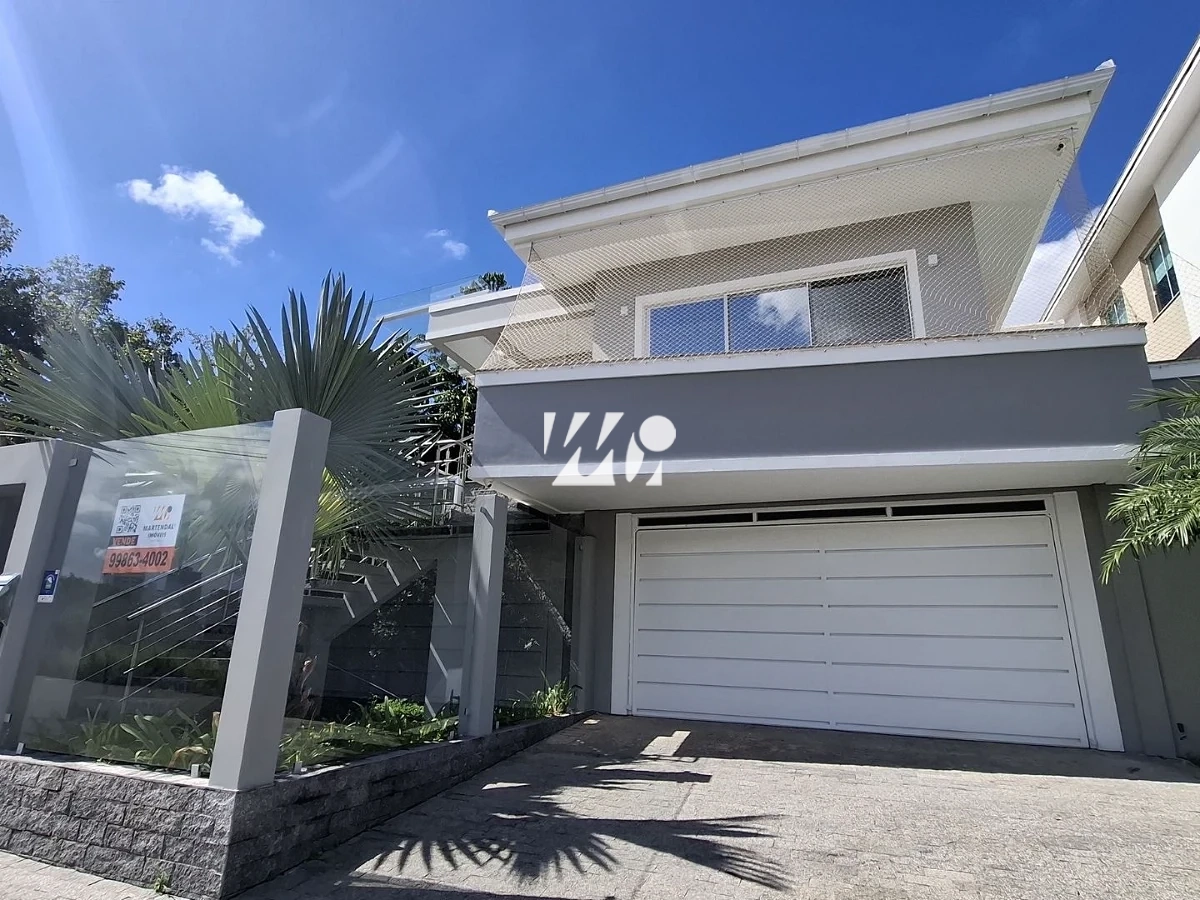 Casa em Pedra Branca, Palhoça. 3 quartos, 246m². Imagem 1 de 32