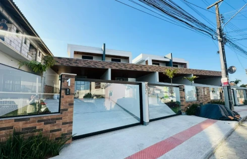 Sobrado Geminado com 3 quartos em Pagani, Palhoça