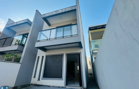 Sobrado Geminado com 2 quartos em São Sebastião, Palhoça