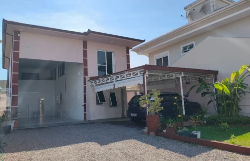 Casa com 2 quartos em Forquilhas, São José