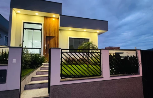 Casa com 4 quartos em Forquilhas, São José