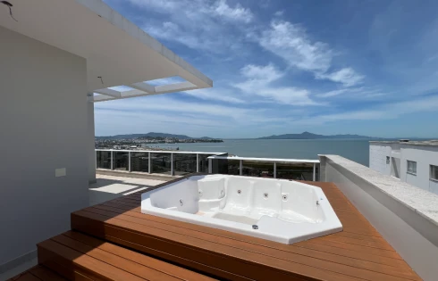 Cobertura com 3 quartos em Kobrasol, São José