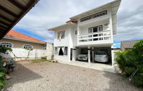 Casa com 4 quartos em Caminho Novo, Palhoça