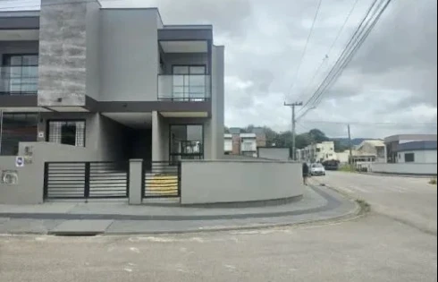 Sobrado Geminado com 2 quartos em Bela Vista, Palhoça