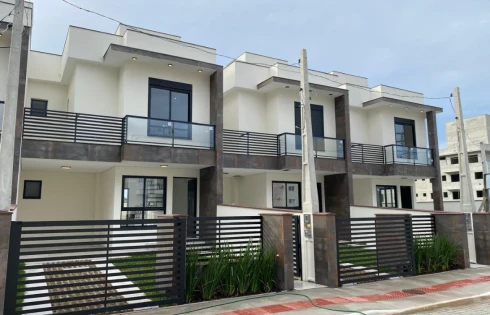 Sobrado Geminado com 3 quartos em Praia de Fora, Palhoça