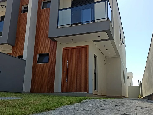 Sobrado Geminado com 3 quartos em São Sebastião, Palhoça