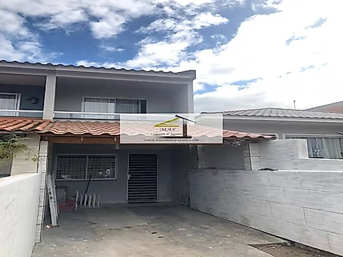 Sobrado geminado em Potecas, São José