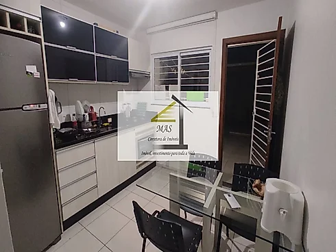 Sobrado geminado em Potecas, São José