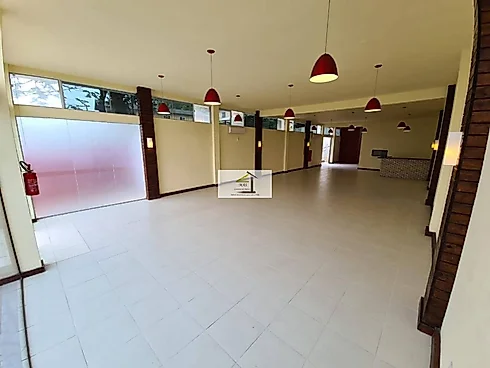 Loja térrea em Ponta de Baixo, São José