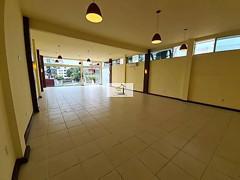 Loja térrea em Ponta de Baixo, São José