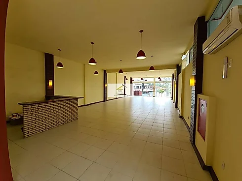 Loja térrea em Ponta de Baixo, São José