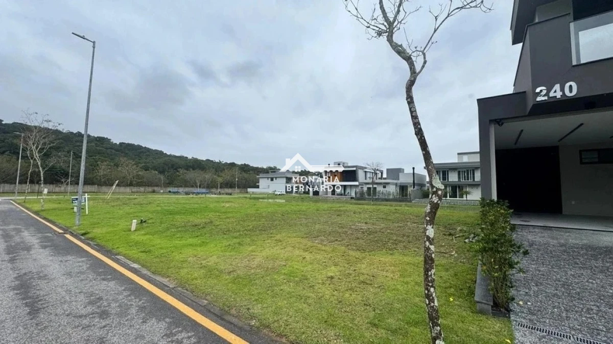 Terreno em Pedra Branca, Palhoça. 0 quartos, 0m². Imagem 1 de 8