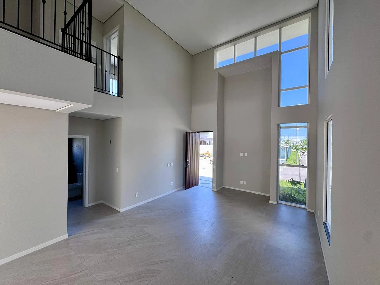 Casa em Pedra Branca, Palhoça. 4 quartos, 275m². Imagem 2 de 35