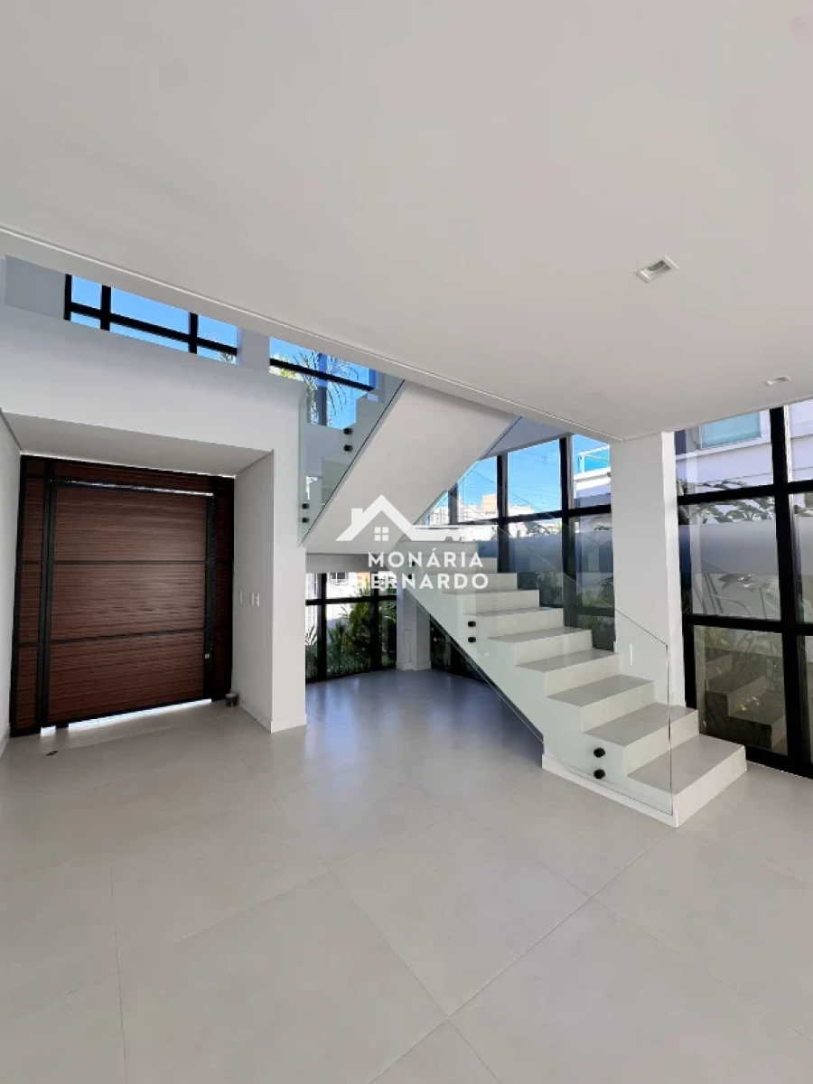 Casa em Pedra Branca, Palhoça. 3 quartos, 344m². Imagem 2 de 13