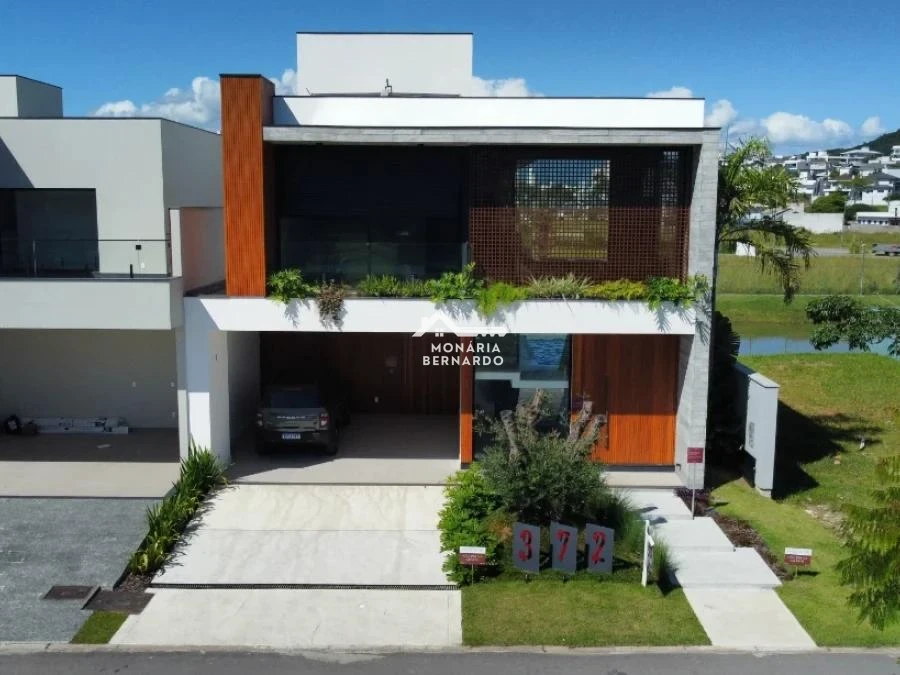 Casa em Pedra Branca, Palhoça. 3 quartos, 284m². Imagem 2 de 33