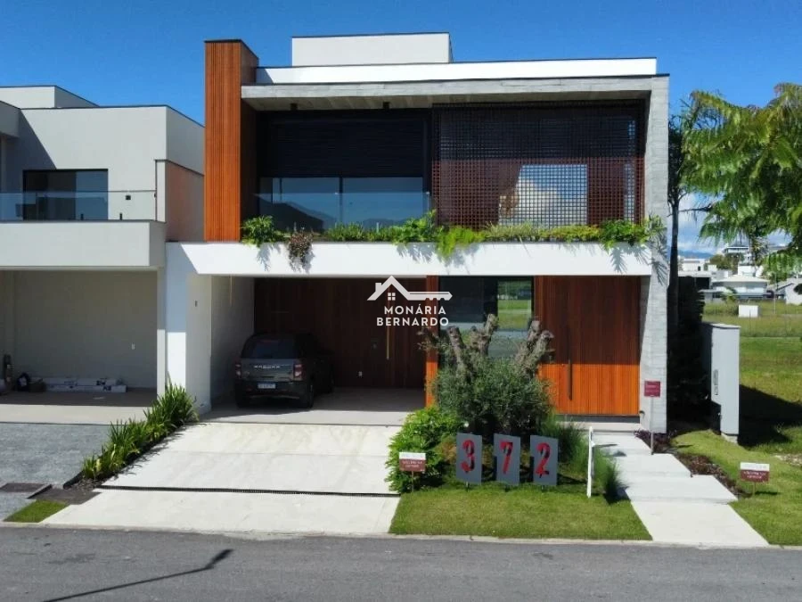 Casa em Pedra Branca, Palhoça. 3 quartos, 284m². Imagem 1 de 33