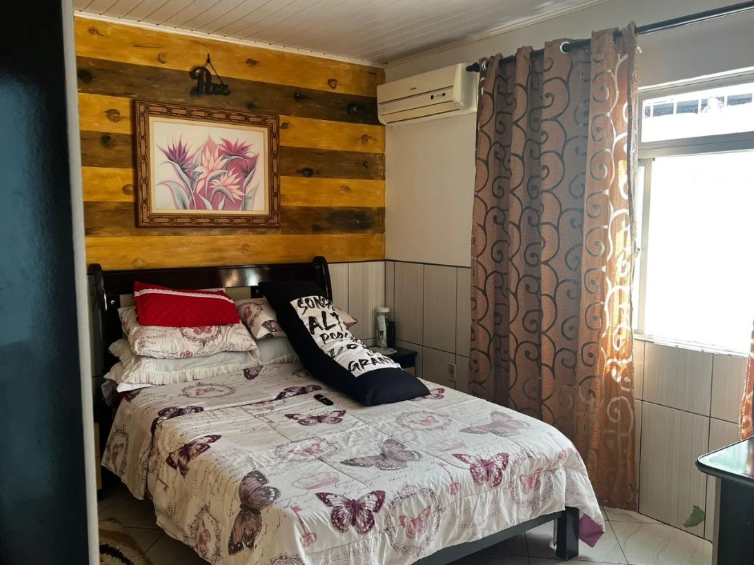 Casa em Rio Caveiras, Biguaçu. 4 quartos, 203m². Imagem 4 de 22