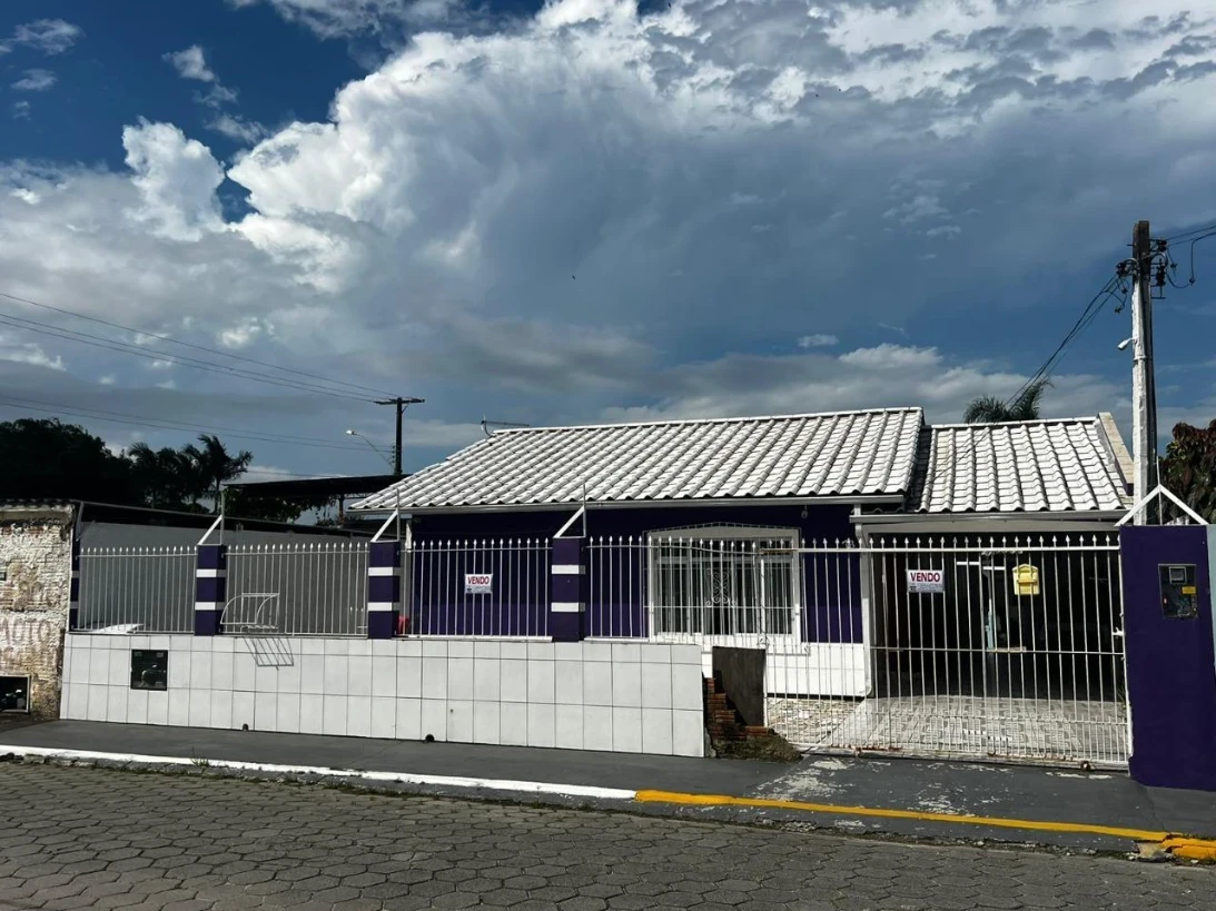 Casa em Rio Caveiras, Biguaçu. 4 quartos, 203m². Imagem 1 de 22