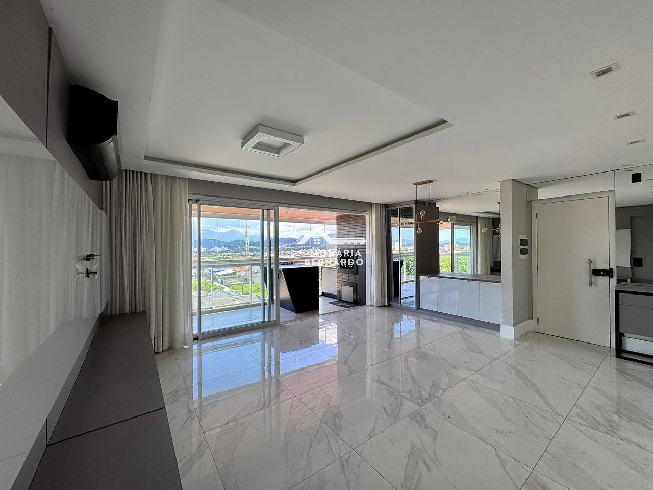 Apartamento em Pagani, Palhoça. 4 quartos, 143m². Imagem 2 de 33