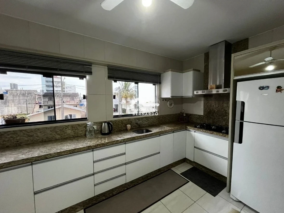 Casa em Ponte do Imaruim, Palhoça. 4 quartos, 240m². Imagem 3 de 32