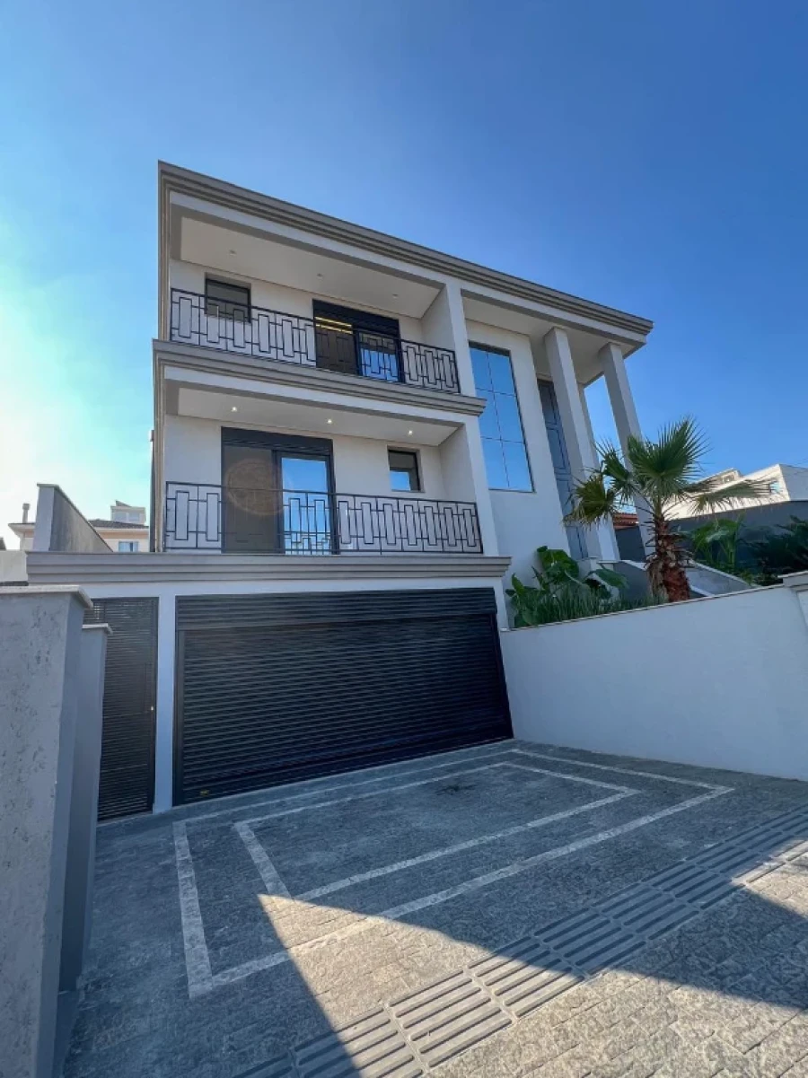 Casa em Pedra Branca, Palhoça. 4 quartos, 339m². Imagem 2 de 30