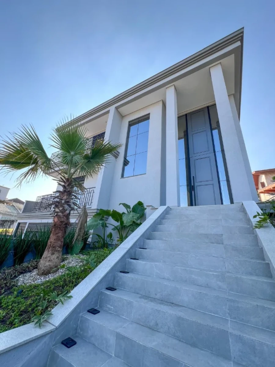 Casa em Pedra Branca, Palhoça. 4 quartos, 339m². Imagem 1 de 30