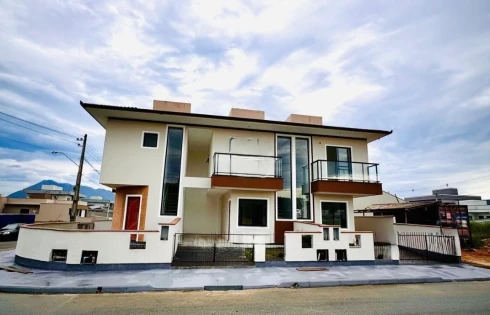 Sobrado Geminado com 2 quartos em Bela Vista, Palhoça