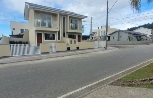 Sobrado Geminado com 2 quartos em Bela Vista, Palhoça