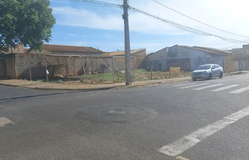 Terreno em Jardim Holanda, Uberlândia