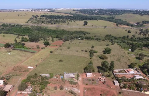 Terreno em Parque das Andorinhas, Uberlândia