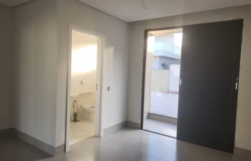 Casa em Cond. Jardins Roma, Uberlândia