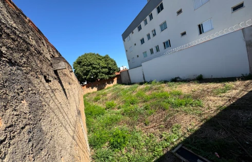 Terreno em Segismundo Pereira, Uberlândia