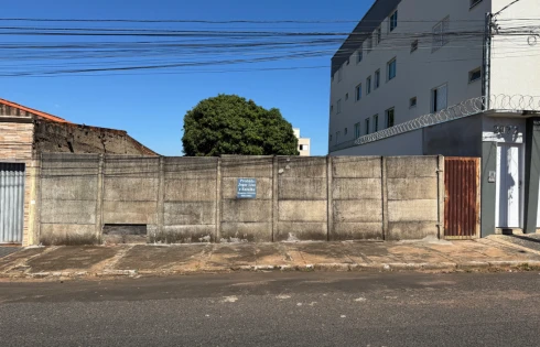 Terreno em Segismundo Pereira, Uberlândia