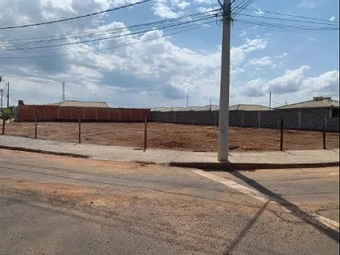 Terreno em Loteamento Residencial Pequis, Uberlândia