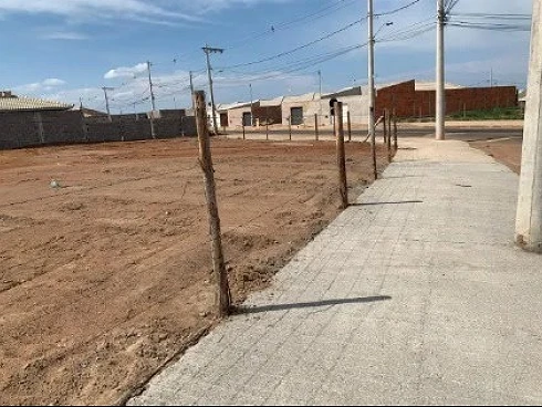 Terreno em Loteamento Residencial Pequis, Uberlândia