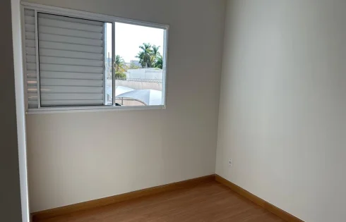 Apartamento em Jardim Holanda, Uberlândia