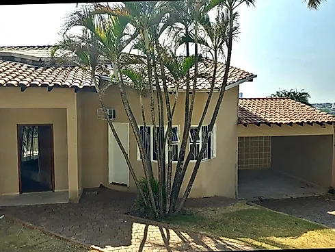Casa com 5 quartos em Cidade Jardim, Uberlândia