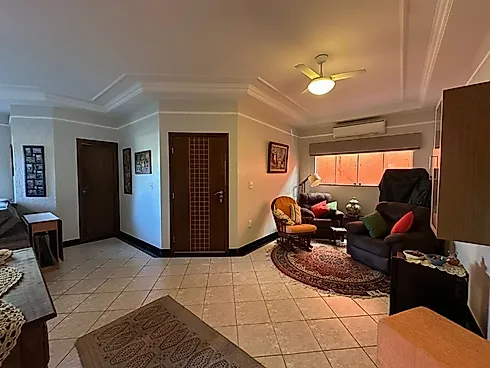 Casa com 5 quartos em Jardim Inconfidência, Uberlândia