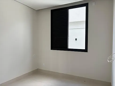 Casa com 4 quartos em Novo Mundo, Uberlândia