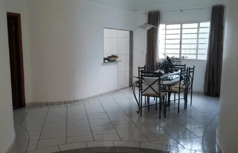 Casa em Cidade Jardim, Uberlândia